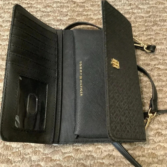 Women's Tommy Hilfiger Black Color Crossbody Wallet Purse Preowned - Picture 4 of 6